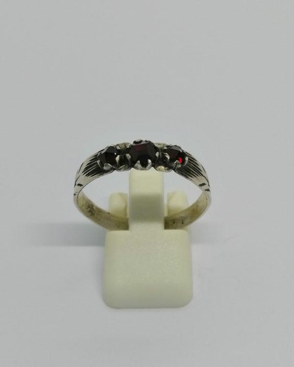 Bague argent, gros anneau avec sertie de grenats taille bohême, 1920.