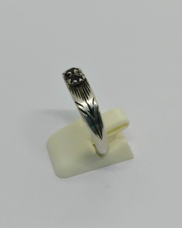 Bague argent, gros anneau avec sertie de grenats taille bohême, 1920. – Image 3