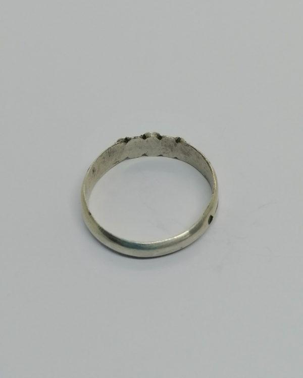 Bague argent, gros anneau avec sertie de grenats taille bohême, 1920. – Image 4