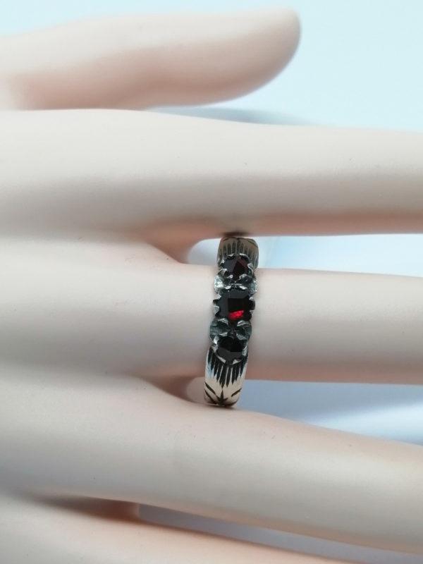 Bague argent, gros anneau avec sertie de grenats taille bohême, 1920. – Image 6
