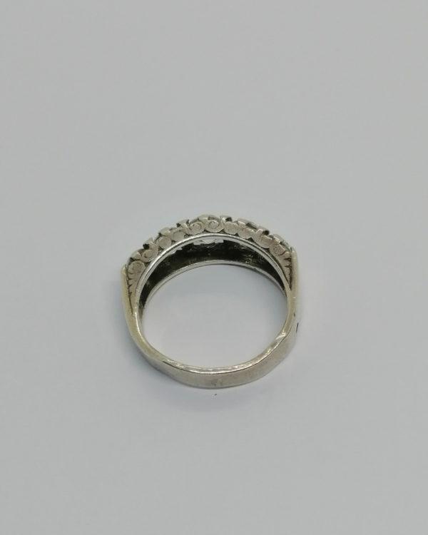 Bague argent, jarretière, avec sertie de saphirs blanc, 1920-30. – Image 3
