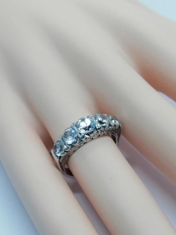 Bague argent, jarretière, avec sertie de saphirs blanc, 1920-30. – Image 4