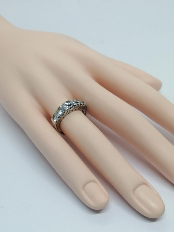 Bague argent, jarretière, avec sertie de saphirs blanc, 1920-30. – Image 5