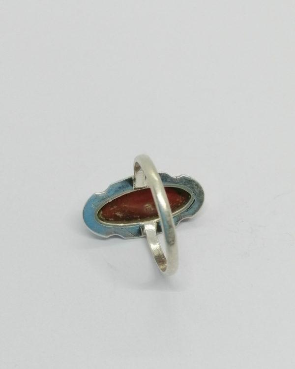 Bague argent, forme marquise, cabochon de corail, sertie de marcasites, vers 1925. – Image 3