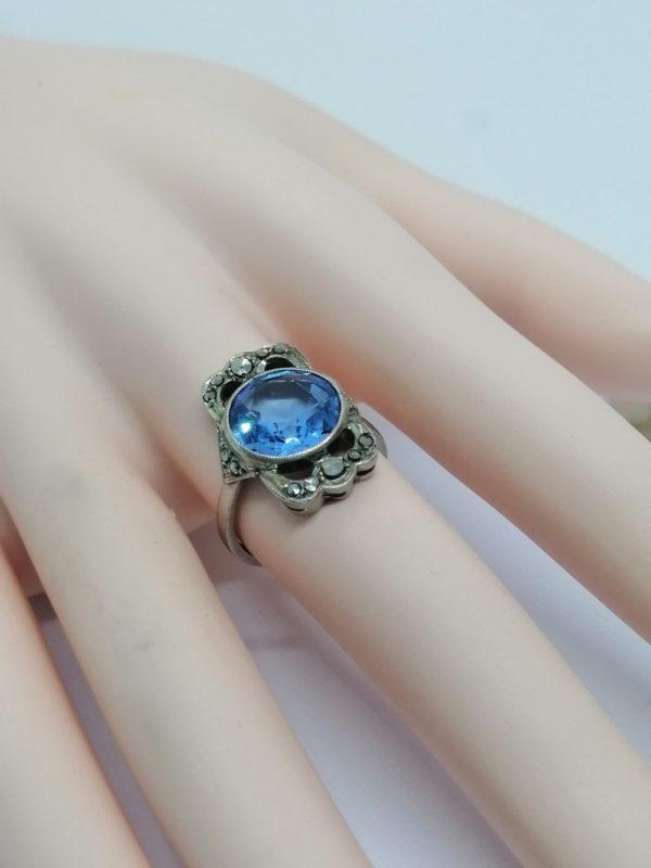 Bague argent, pierre bleu de synthèse et pavage de marcasites, vers 1920. – Image 4