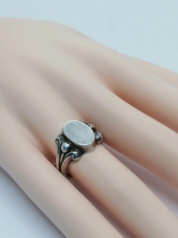 Bague argent, petite chevalière restant à graver, 1900-20. – Image 4