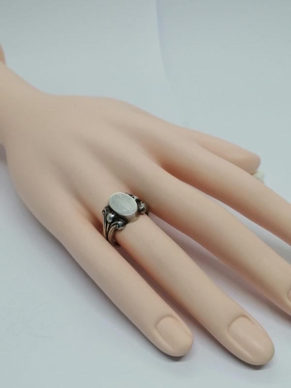 Bague argent, petite chevalière restant à graver, 1900-20. – Image 5