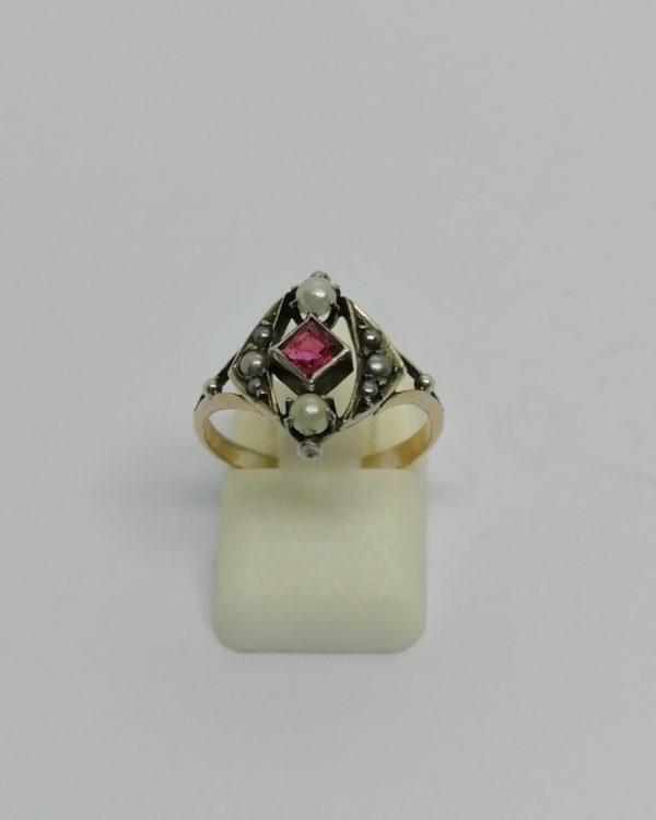 Bague argent/vermeil, pierre rouge et demi-perles d'imitation, vers 1900.