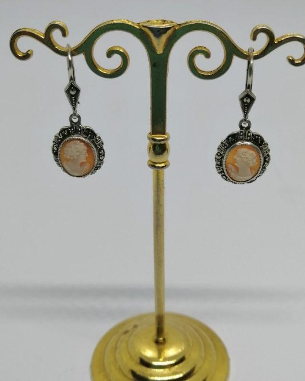 Boucles d'oreilles pendantes camée coquillage, marcasites, vers 1920-30. – Image 2