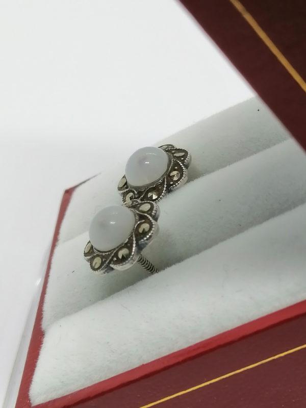 Boucles d'oreille argent, tigé avec pas de vis, verre opalescent et marcasites. – Image 3
