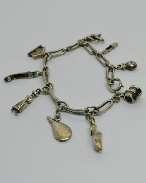 Bracelet argent, maillon long et incurvé, avec breloques, Pays-Basque. – Image 3