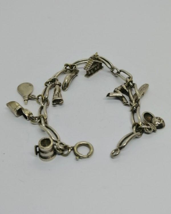 Bracelet argent, maillon long et incurvé, avec breloques, Pays-Basque. – Image 4