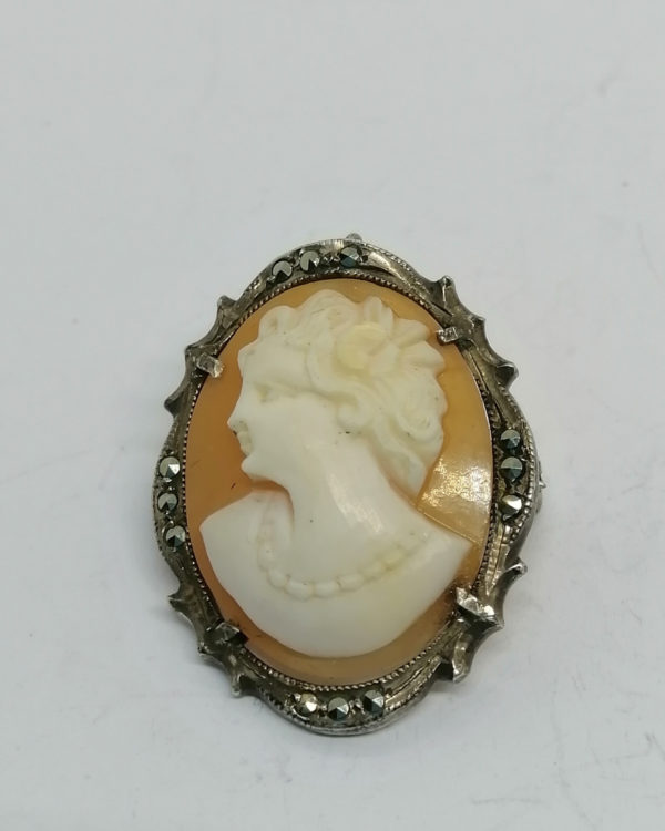 Broche/pendentif argent, avec sertie marcasites et camée coquillage, vers 1950-70.
