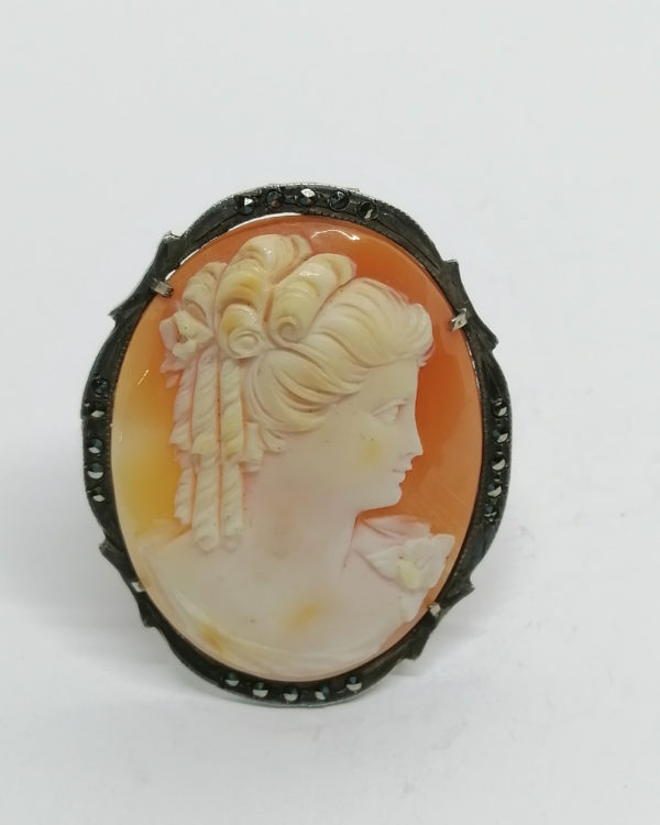 Broche/pendentif argent, marcasites et camée coquillage, femme aux bouclettes.