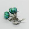 Broche argent, avec fleurs en émail, feuillages et pierres blanches. – Image 2