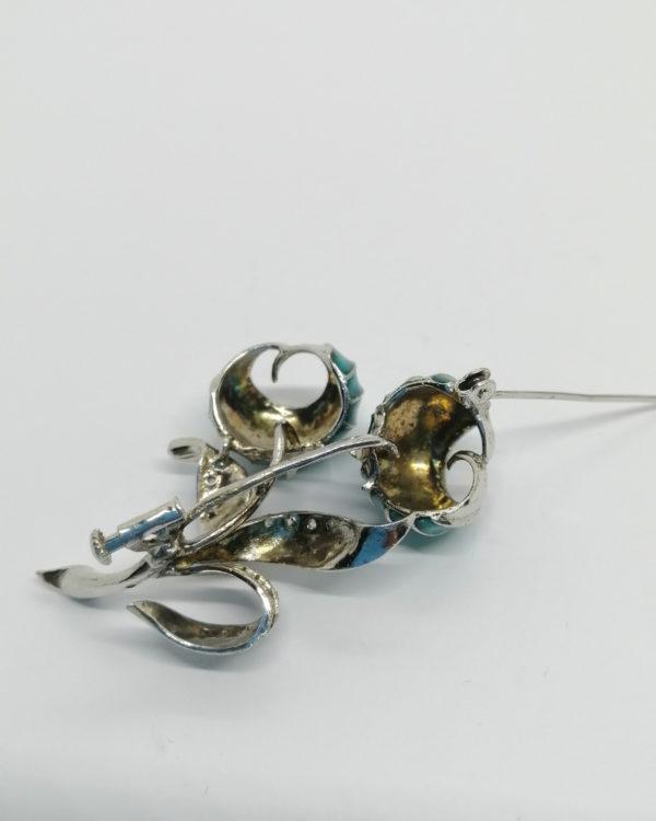 Broche argent, avec fleurs en émail, feuillages et pierres blanches. – Image 4