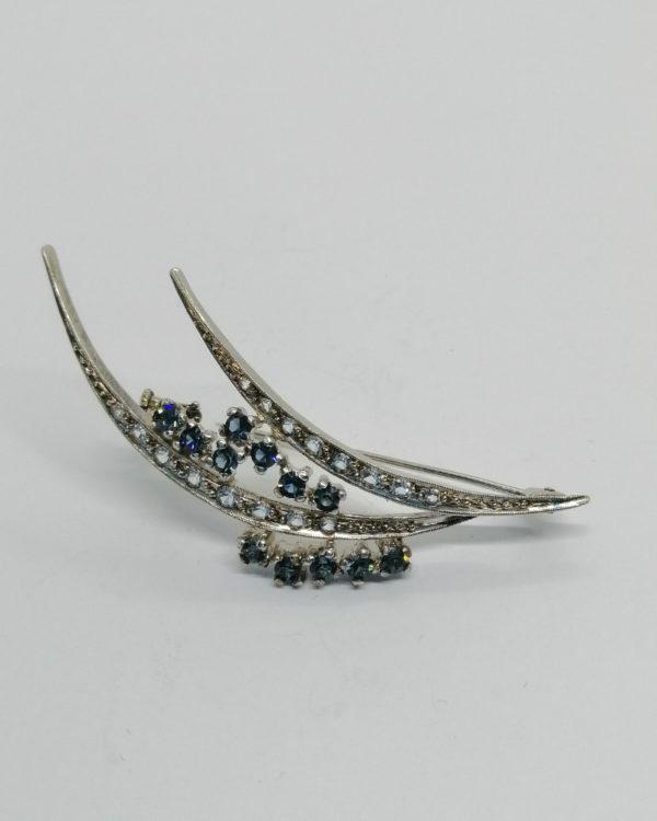Broche argent, feuilles stylisées et pierres bleu et blanches, finition perlé.
