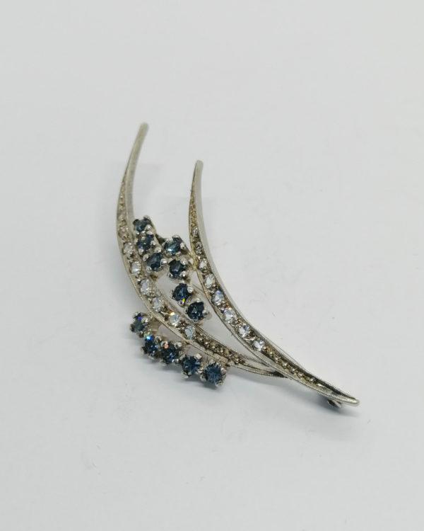 Broche argent, feuilles stylisées et pierres bleu et blanches, finition perlé. – Image 2