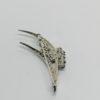 Broche argent, feuilles stylisées et pierres bleu et blanches, finition perlé. – Image 3