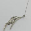 Broche argent, feuilles stylisées et pierres bleu et blanches, finition perlé. – Image 4