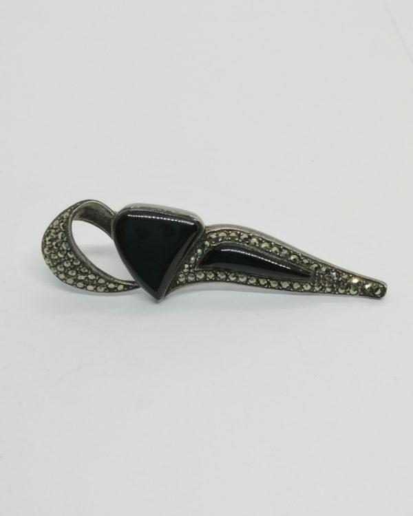 Broche argent, avec onyx et pavage de marcasites, Art Déco.