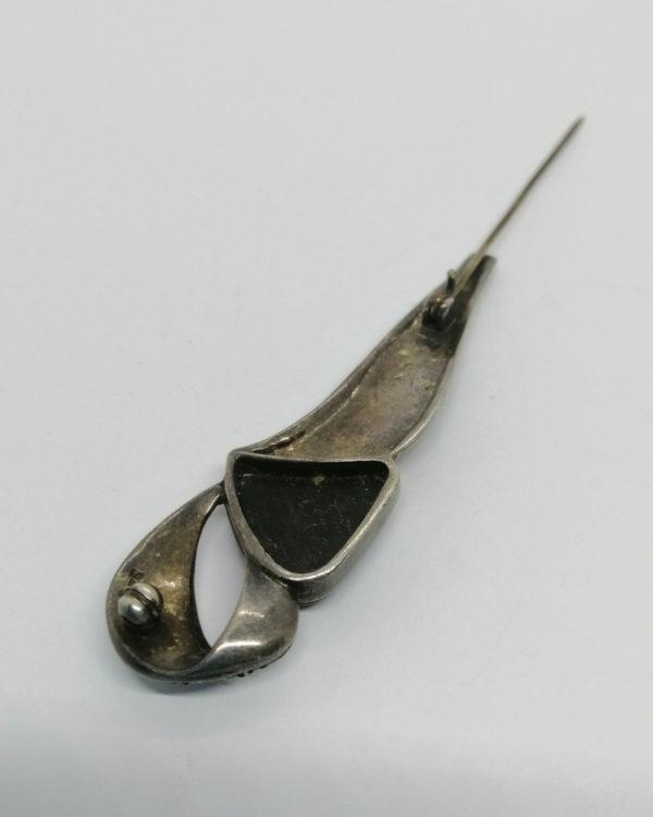 Broche argent, avec onyx et pavage de marcasites, Art Déco. – Image 4