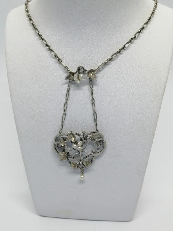 Collier, motif de lierre, avec perles fines baroques, rare modèle typique de l'Art Nouveau , vers 1880.