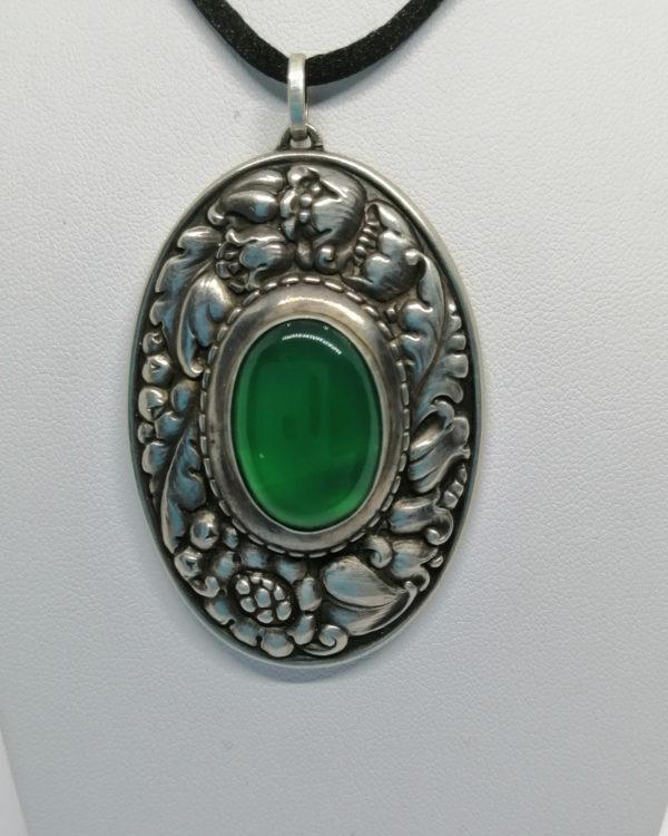 Pendentif important argent, motifs végétaux et agate verte, Art Nouveau. – Image 2
