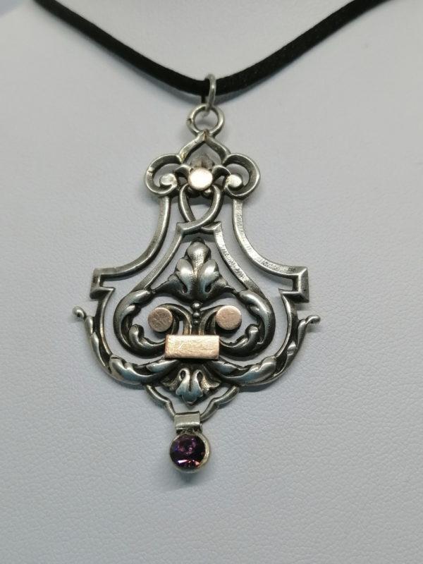 Pendentif argent bicolore, avec strass violet, vers 1900. – Image 2
