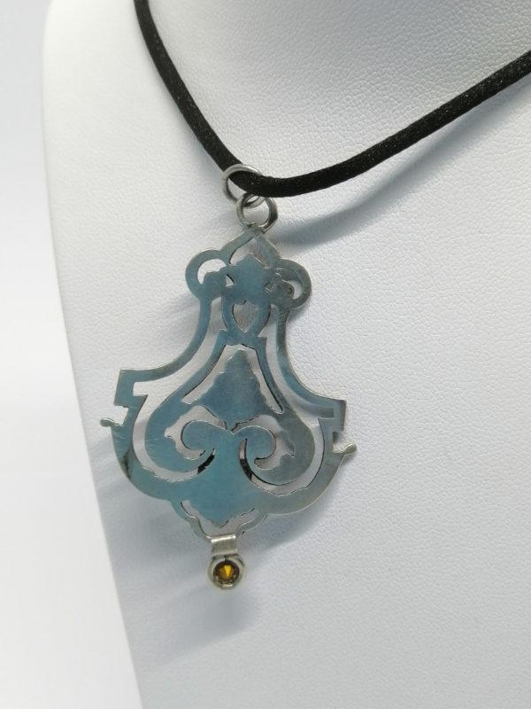 Pendentif argent bicolore, avec strass violet, vers 1900. – Image 3