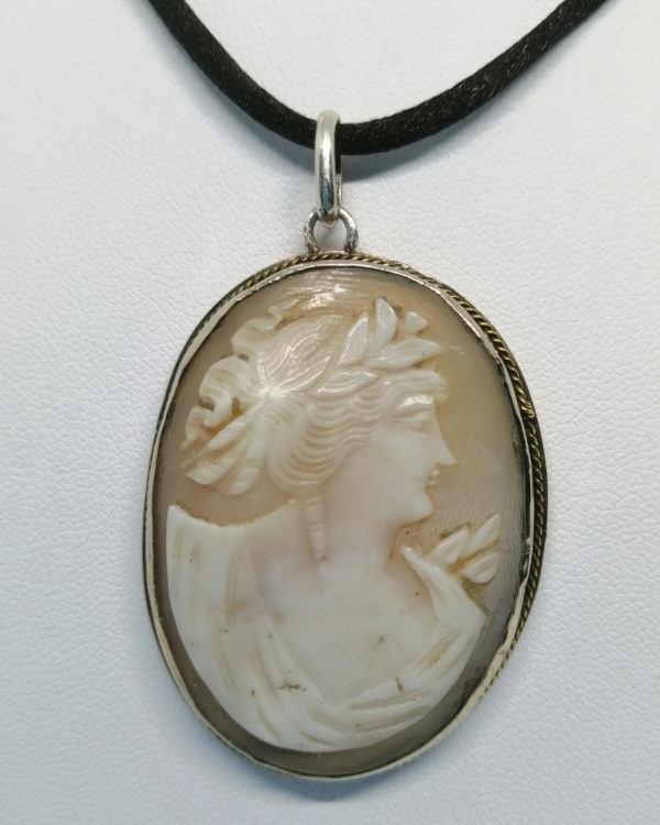 Pendentif argent, ovale avec camée coquillage, portrait de femme, 1900. – Image 2