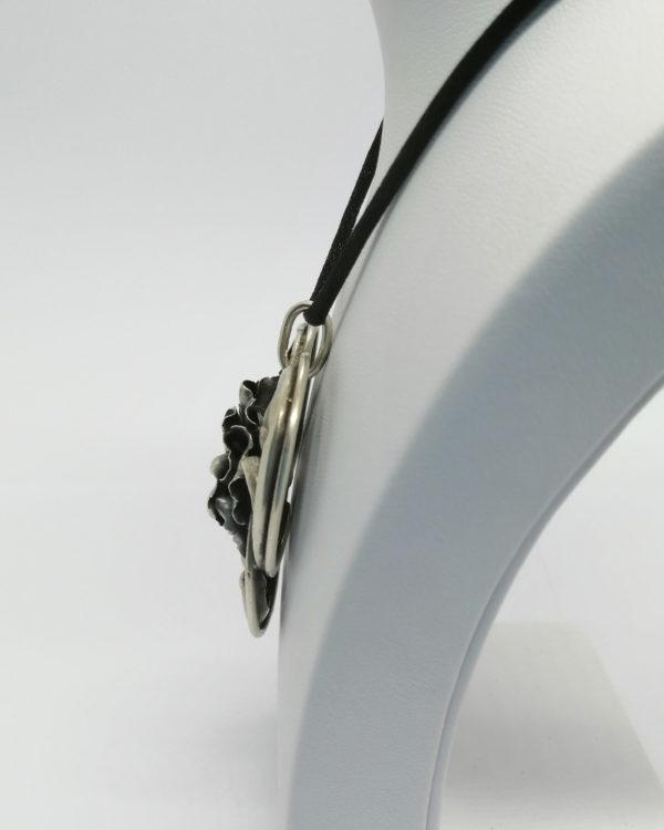 Pendentif argent, oeillet et ses boutons, en enroulement, Art Nouveau. – Image 3