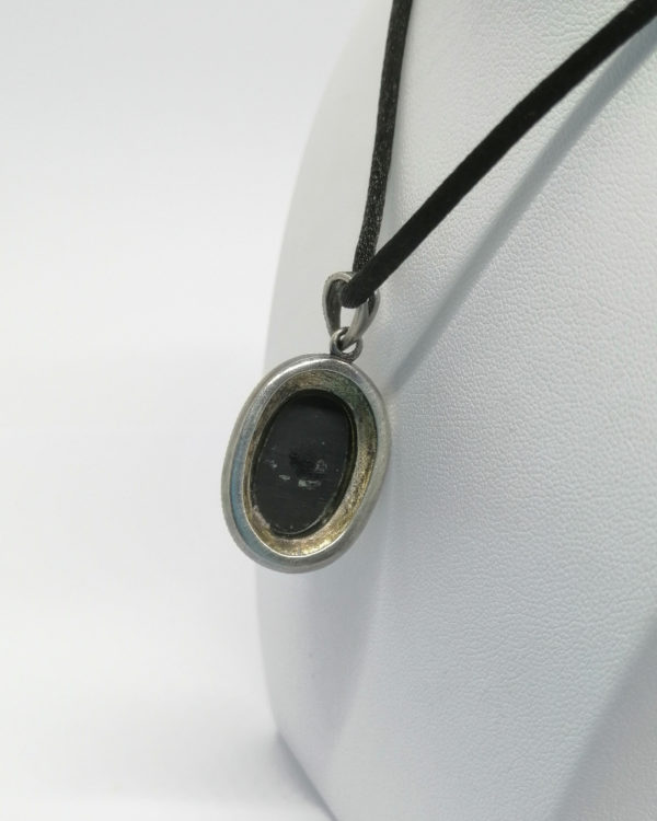 Pendentif argent, cabochon d'onyx et pavage de marcasites, Art Déco. – Image 4