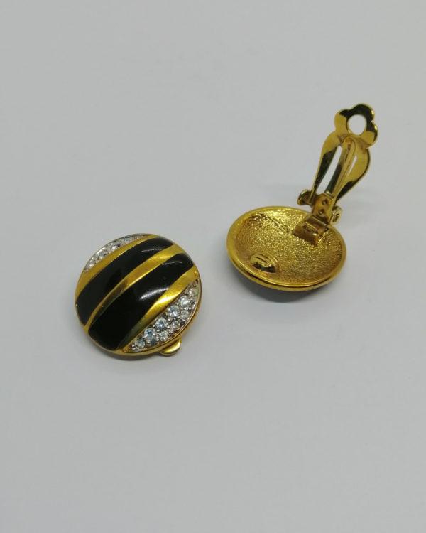 Boucles d'oreilles, clip, laiton jaune émail noir et pierre blanche,1960-80. – Image 3