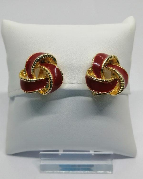 Boucles d'oreilles, clip, modèle ruban croisé, émail rouge, 1970-80.