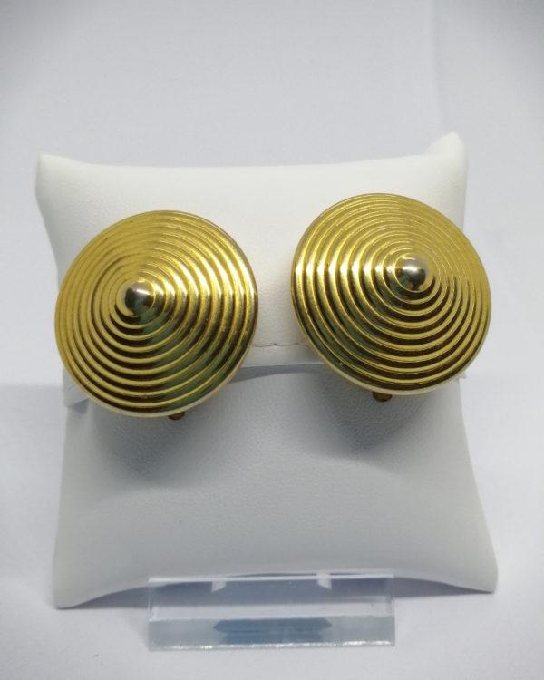 Boucles d'oreilles, clip, laiton jaune, façon bustier Jean-Paul Gaultier, vers 1940-50.