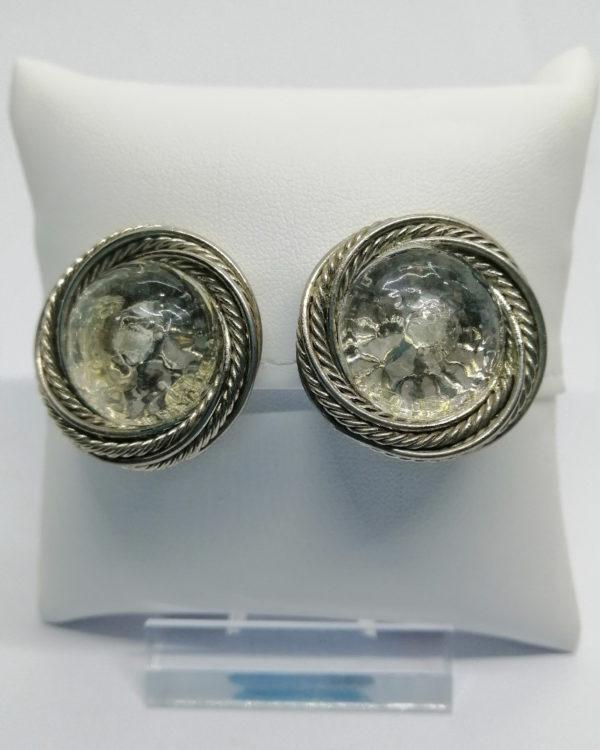 Boucles d'oreilles, clip, métal blanc et verre transparent, 1940-50.
