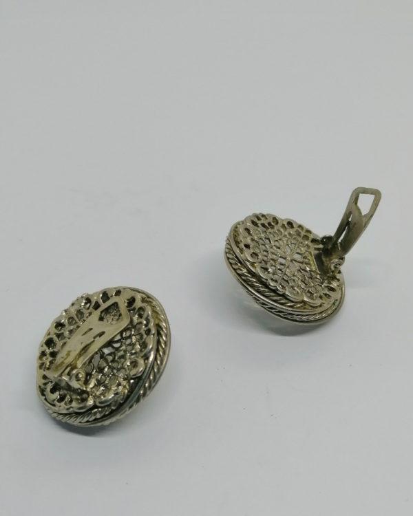 Boucles d'oreilles, clip, métal blanc et verre transparent, 1940-50. – Image 3