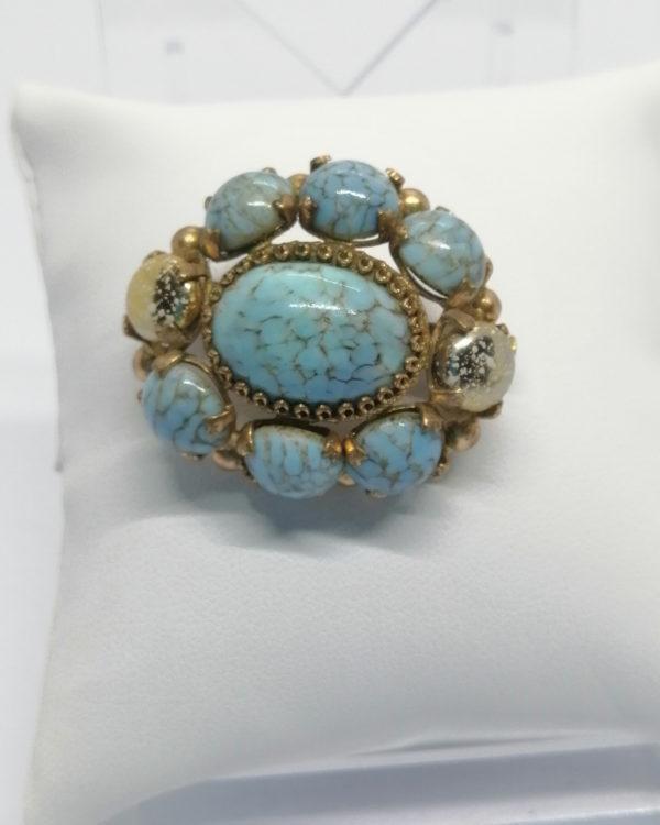 Broche, de forme ovale, avec porcelaine, imitation turquoise, vers 1930-40.