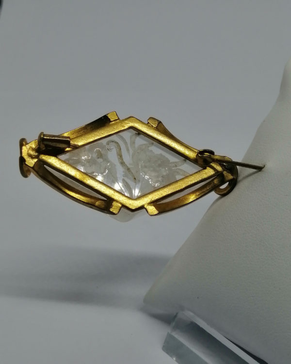 Broche, laiton jaune et plexis transparent et creusé, avec motif de fleurs, vers 1920-30. – Image 3