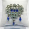 Broche, pavage de strass blanc et bleu, avec pampilles, 1930-40.