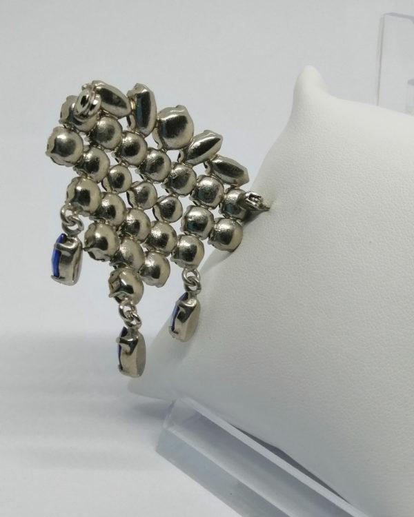 Broche, pavage de strass blanc et bleu, avec pampilles, 1930-40. – Image 3