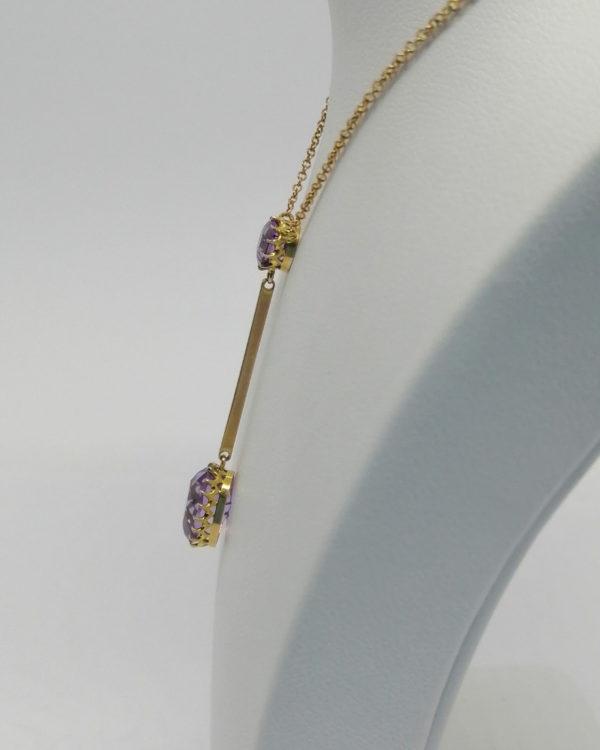 Collier de couleur rosé, avec en pampille améthystes naturelles, vers 1920. – Image 3