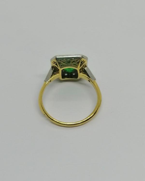 Bague or et sertie en platine, sertie de diamants taillés et d'une superbe émeraude facettée, vers 1930-40. – Image 4