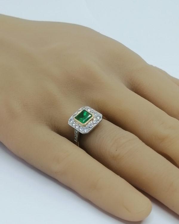 Bague or et sertie en platine, sertie de diamants taillés et d'une superbe émeraude facettée, vers 1930-40. – Image 6