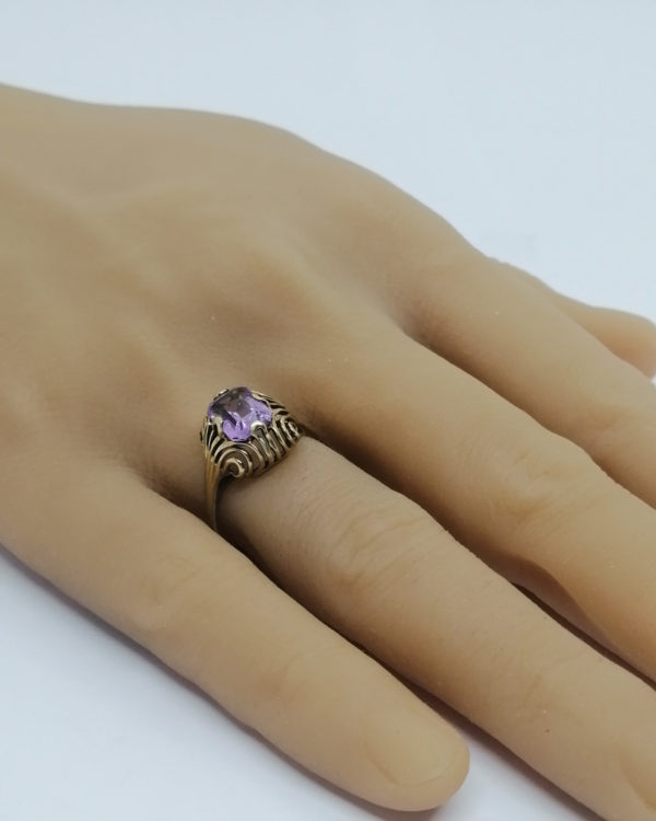 Bague alliage d'or 8ct, avec améthyste facettée naturelle, vers 1900-1920. – Image 5