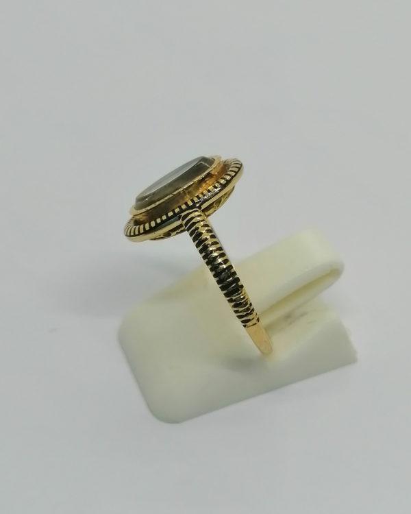 Bague en or rosé, avec compartiment pour cheveux, émaillée, vers 1860. – Image 2