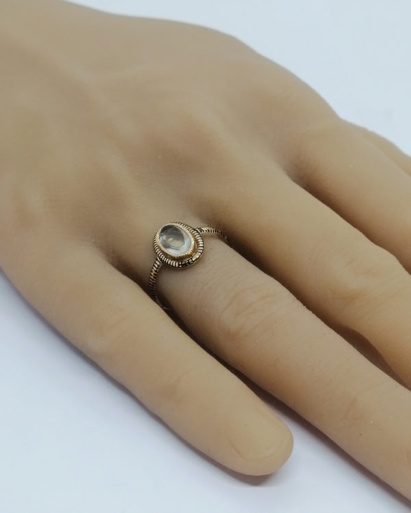 Bague en or rosé, avec compartiment pour cheveux, émaillée, vers 1860. – Image 7