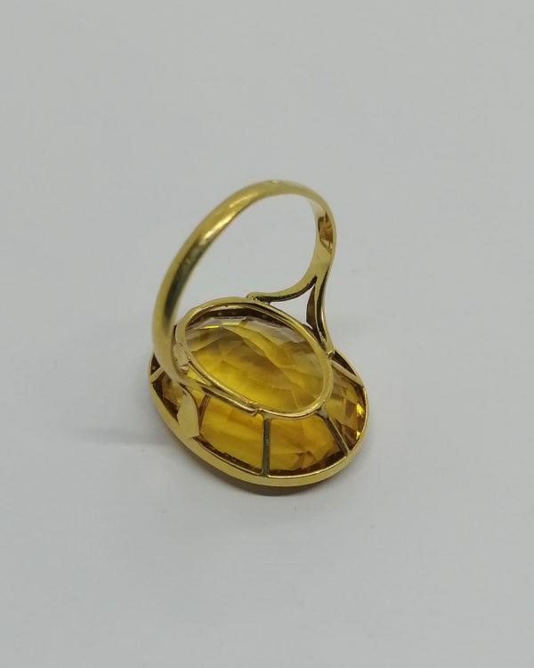 Bague en or jaune, corbeille ajourée et sertie clos d'une grosse citrine ambrée, 1920-30. – Image 4