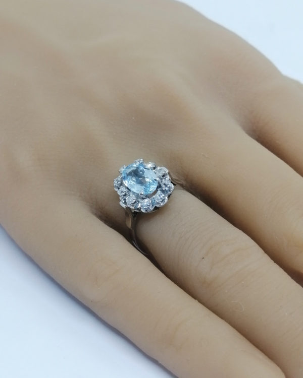 Bague en or gris, sertie de diamants taillés et d'une aigue-marine facettée, vers 1950. – Image 4